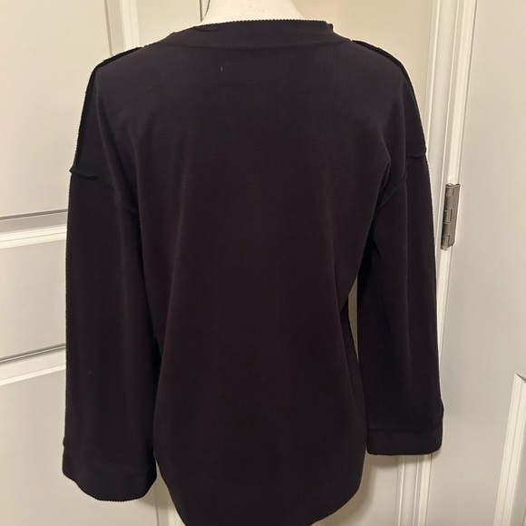 Cupio soft black Vneck over sized shirt/sweater - Picture 5 of 6